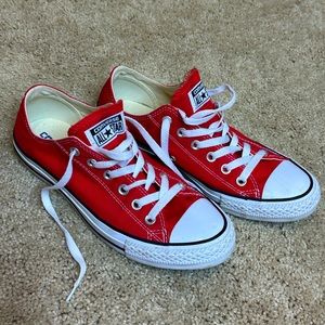 CONVERSE ALL STAR Chuck Taylor • red/ low top // used but in great condition!